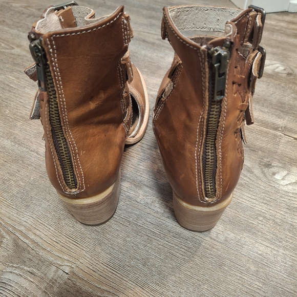 FREEBIRD SALTY Size 8, Strappy Leather Boot - Picture 6 of 6